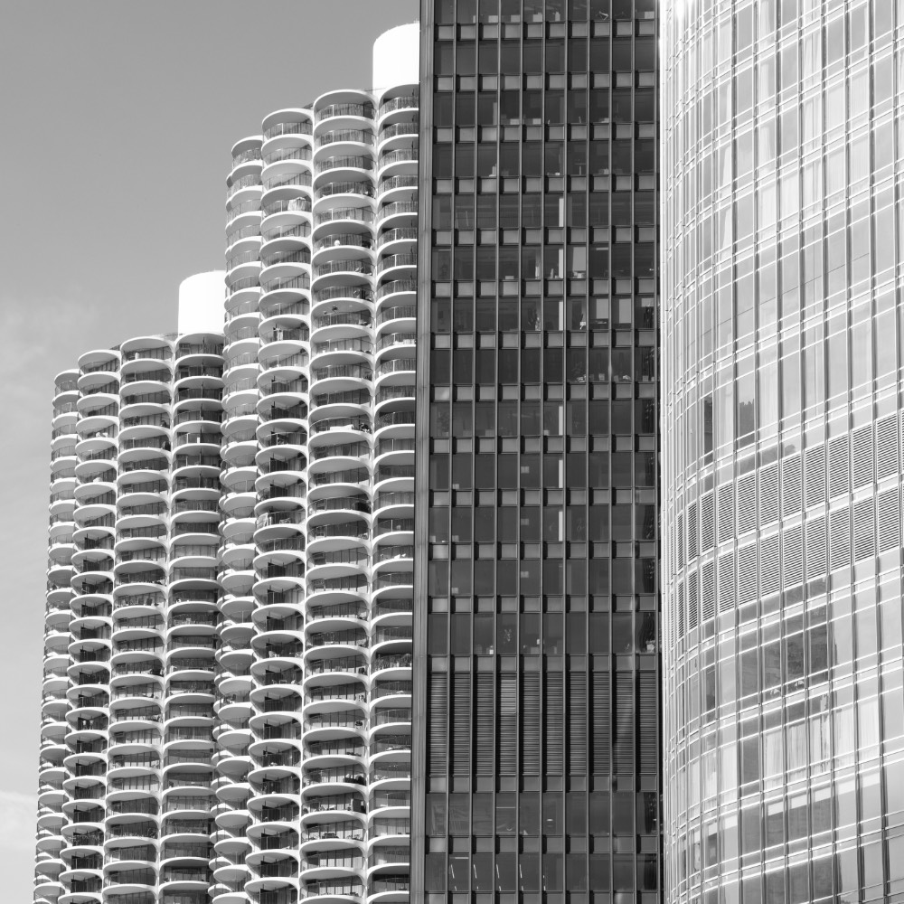 B&W photo of apartment buildings in Chicago